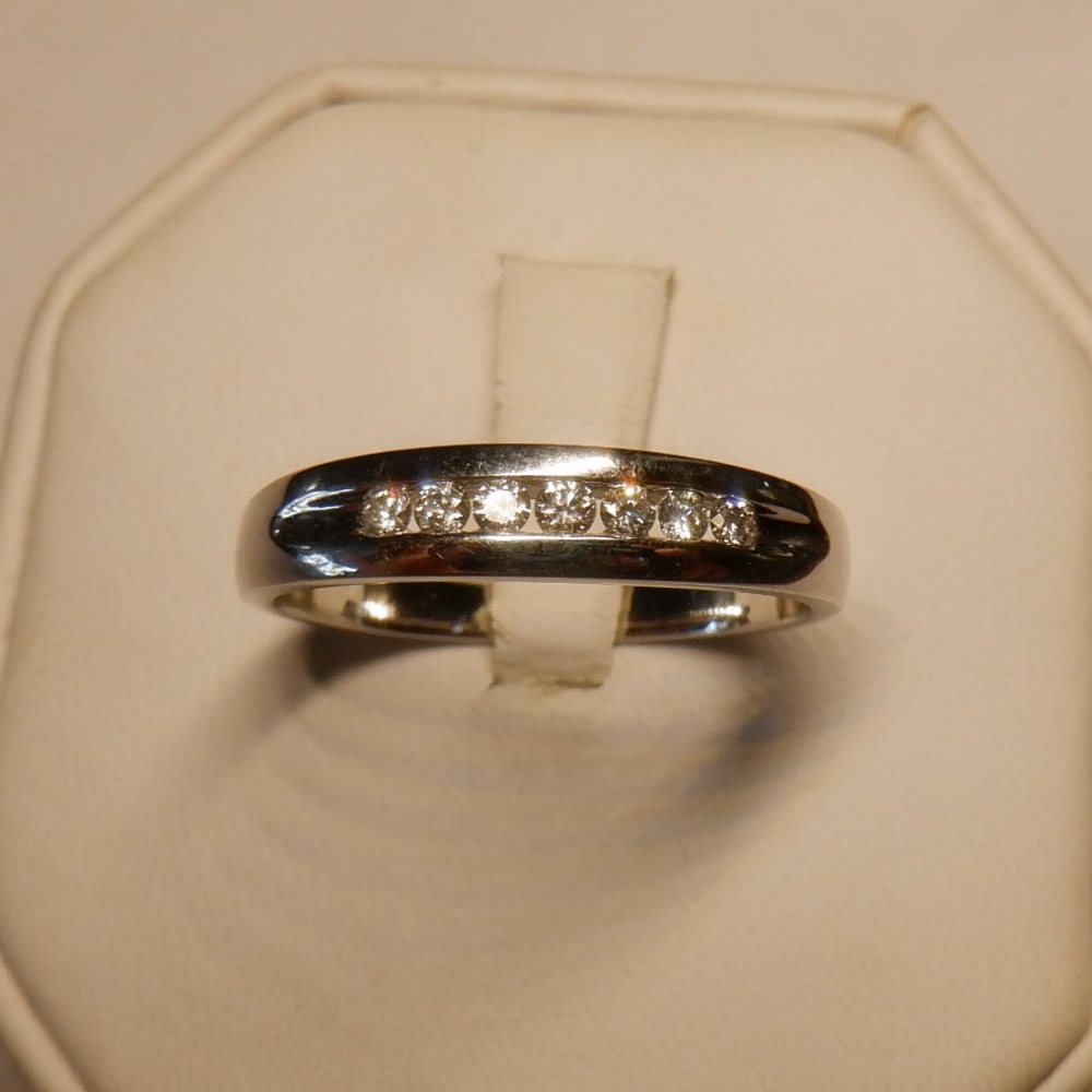 14k white gold stamped round diamonds - Picture 1 of 4